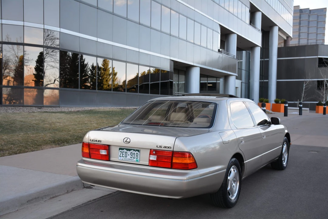 2000 Lexus LS 2nd Gen - Image 16 of 31