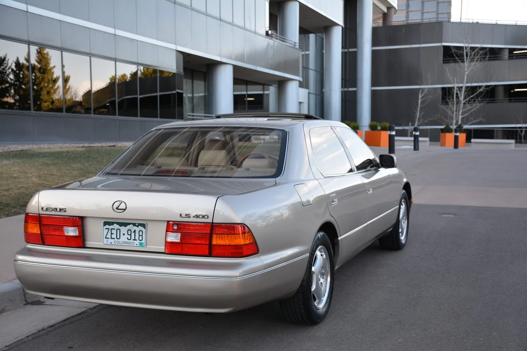 2000 Lexus LS 2nd Gen - Image 15 of 31
