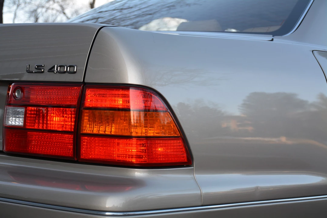 2000 Lexus LS 2nd Gen - Image 19 of 31
