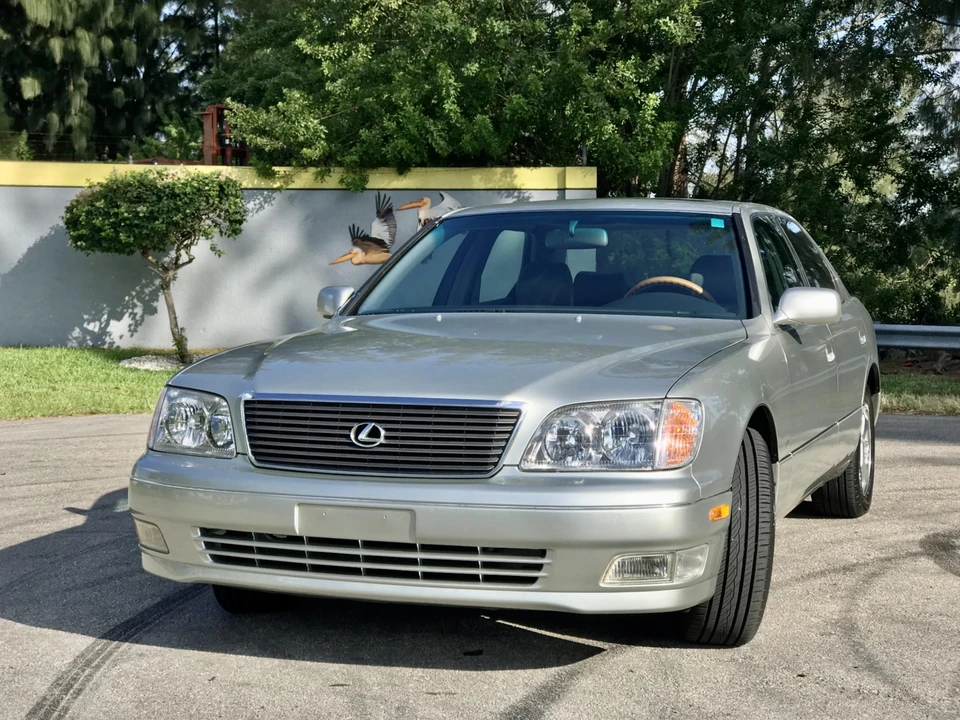 2000 Lexus LS 2nd Gen - Image 2 of 31