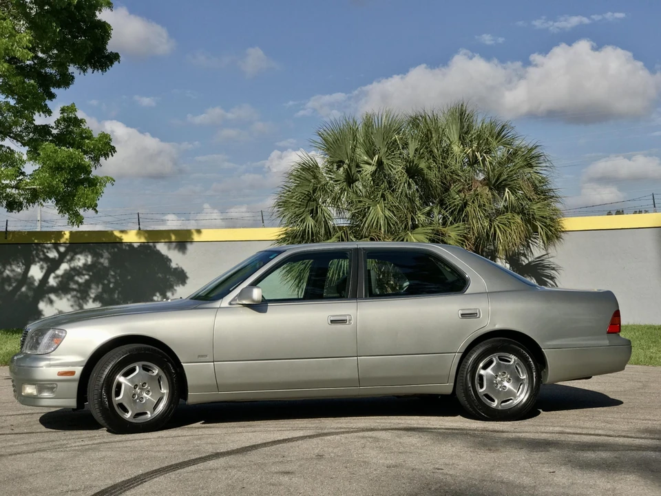 2000 Lexus LS 2nd Gen - Image 4 of 31