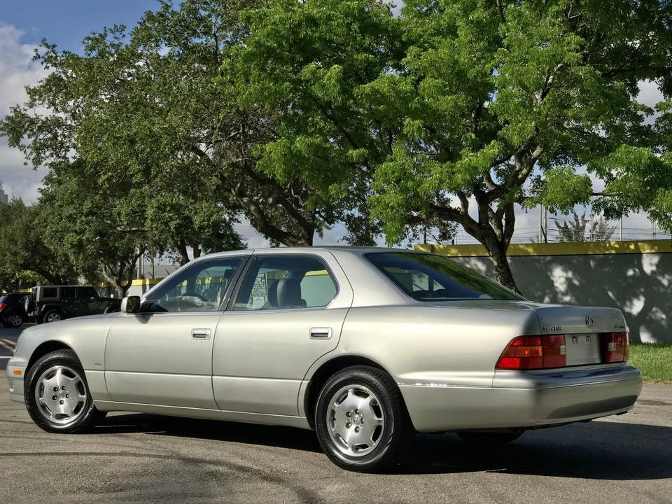 2000 Lexus LS 2nd Gen - Image 5 of 31