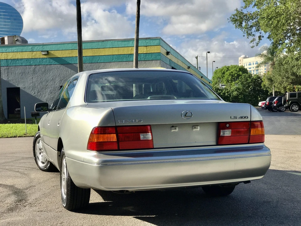 2000 Lexus LS 2nd Gen - Image 8 of 31