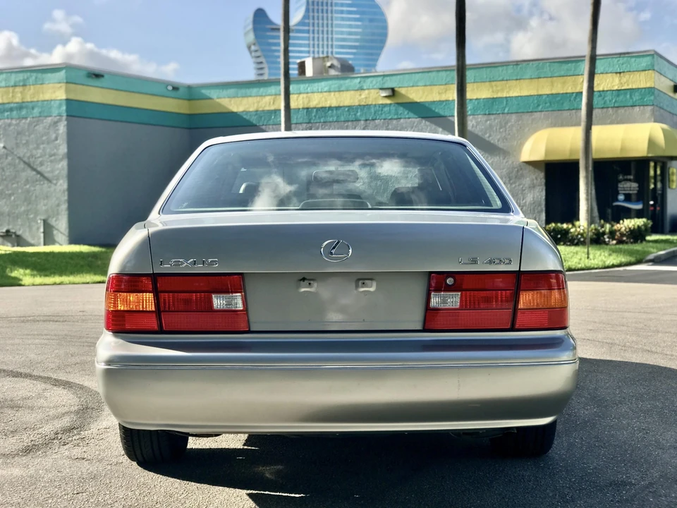2000 Lexus LS 2nd Gen - Image 9 of 31