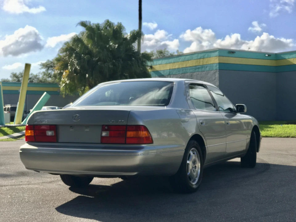 2000 Lexus LS 2nd Gen - Image 10 of 31