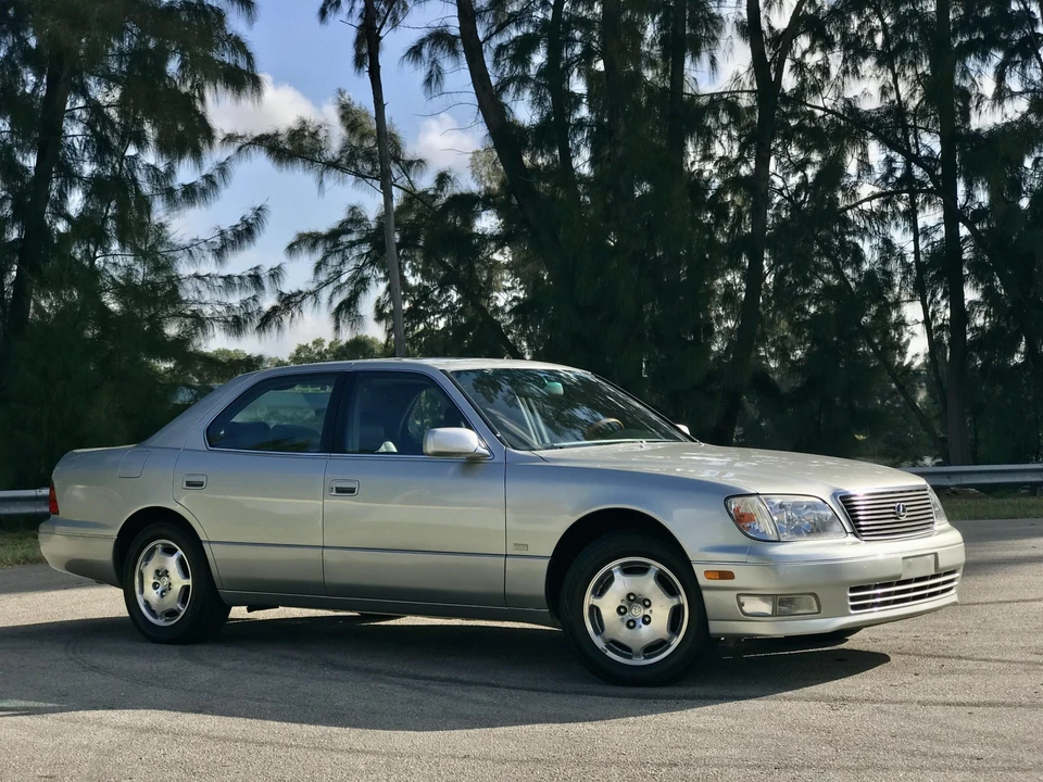 2000 Lexus LS 2nd Gen - Image 13 of 31