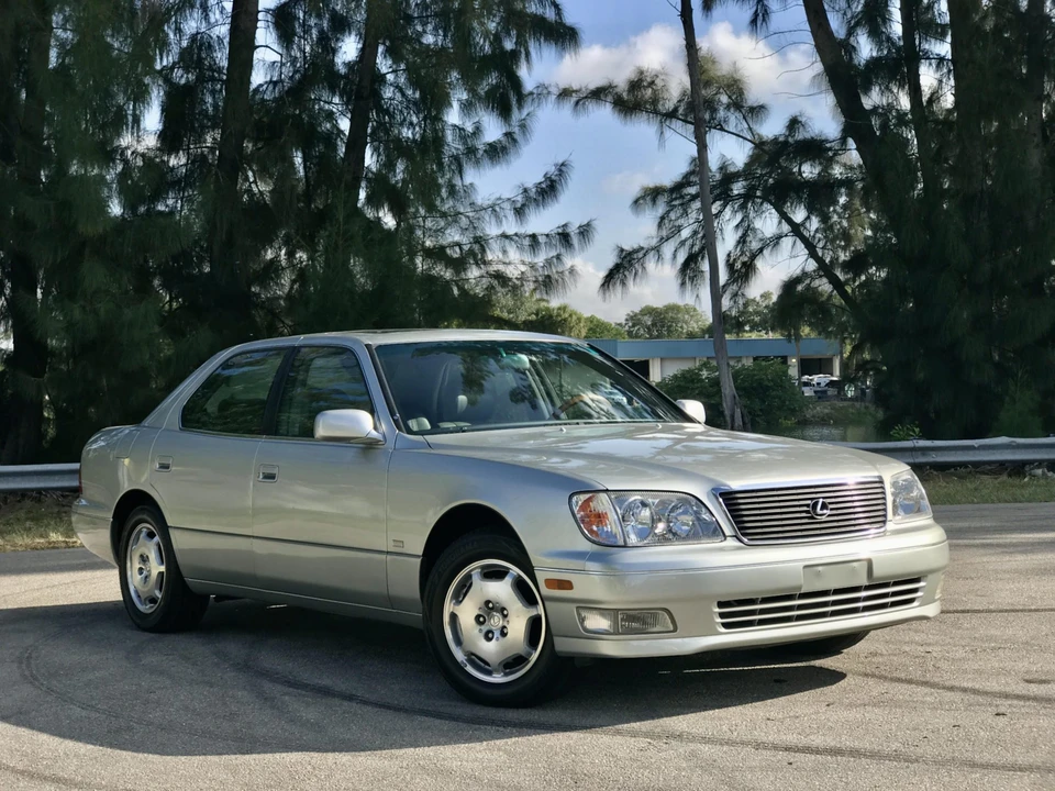 2000 Lexus LS 2nd Gen - Image 14 of 31