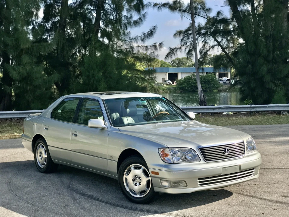 2000 Lexus LS 2nd Gen - Image 15 of 31