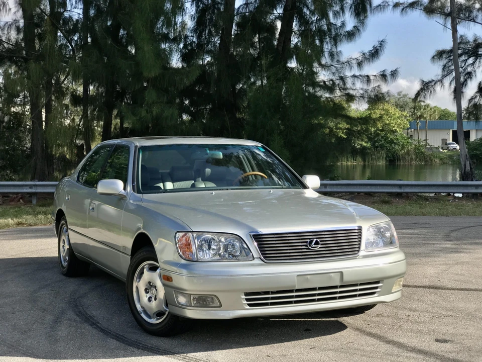 2000 Lexus LS 2nd Gen - Image 16 of 31