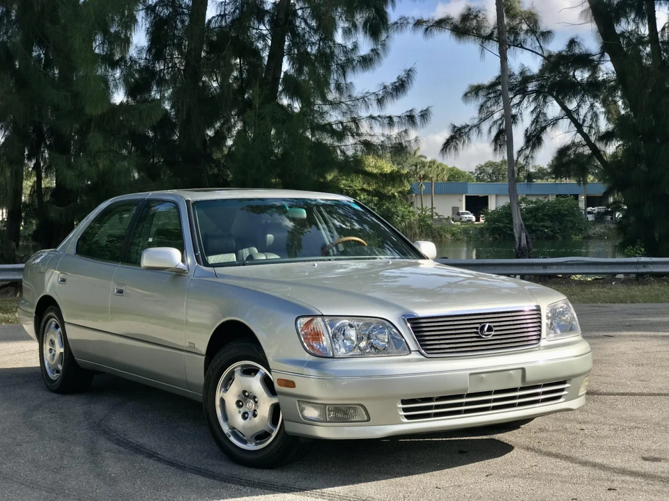 2000 Lexus LS 2nd Gen - Image 17 of 31