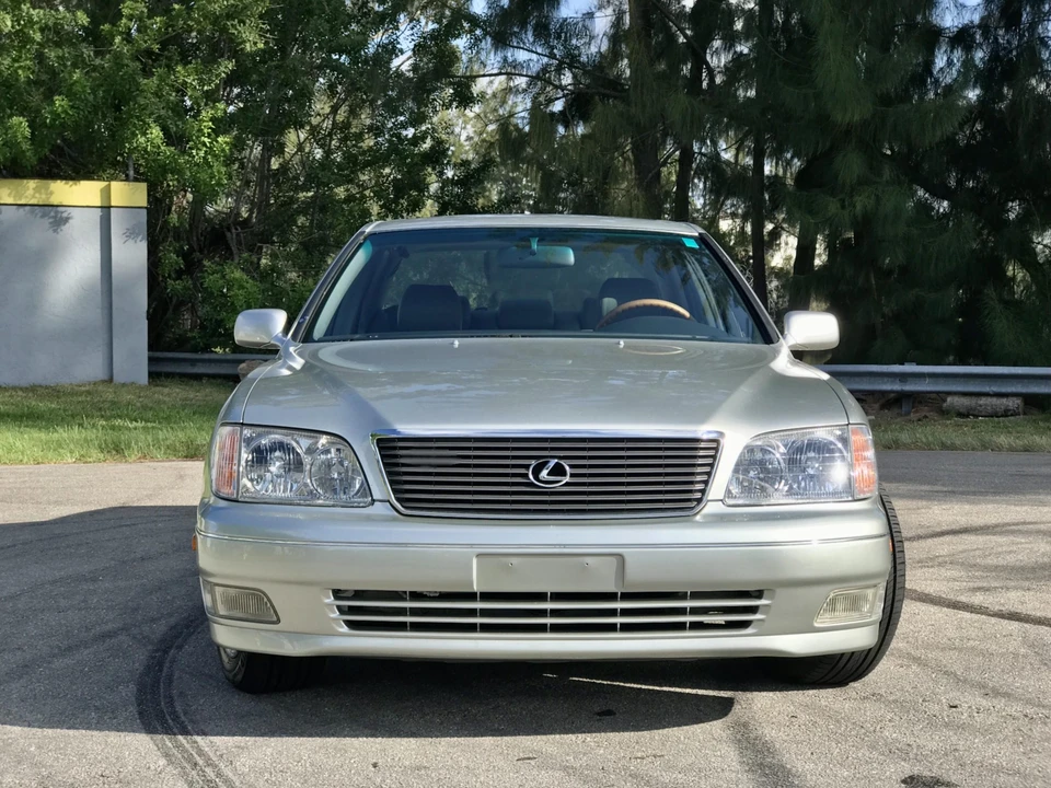 2000 Lexus LS 2nd Gen - Image 18 of 31