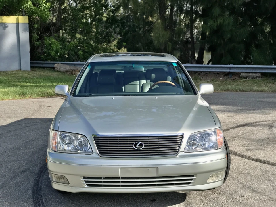 2000 Lexus LS 2nd Gen - Image 19 of 31