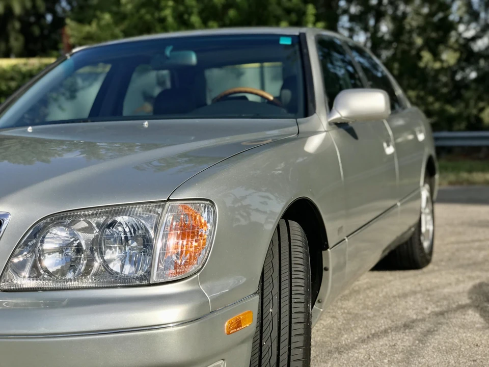 2000 Lexus LS 2nd Gen - Image 21 of 31