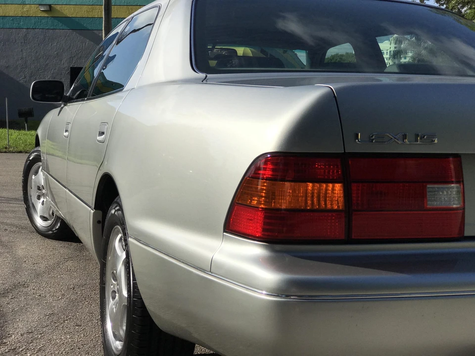 2000 Lexus LS 2nd Gen - Image 29 of 31