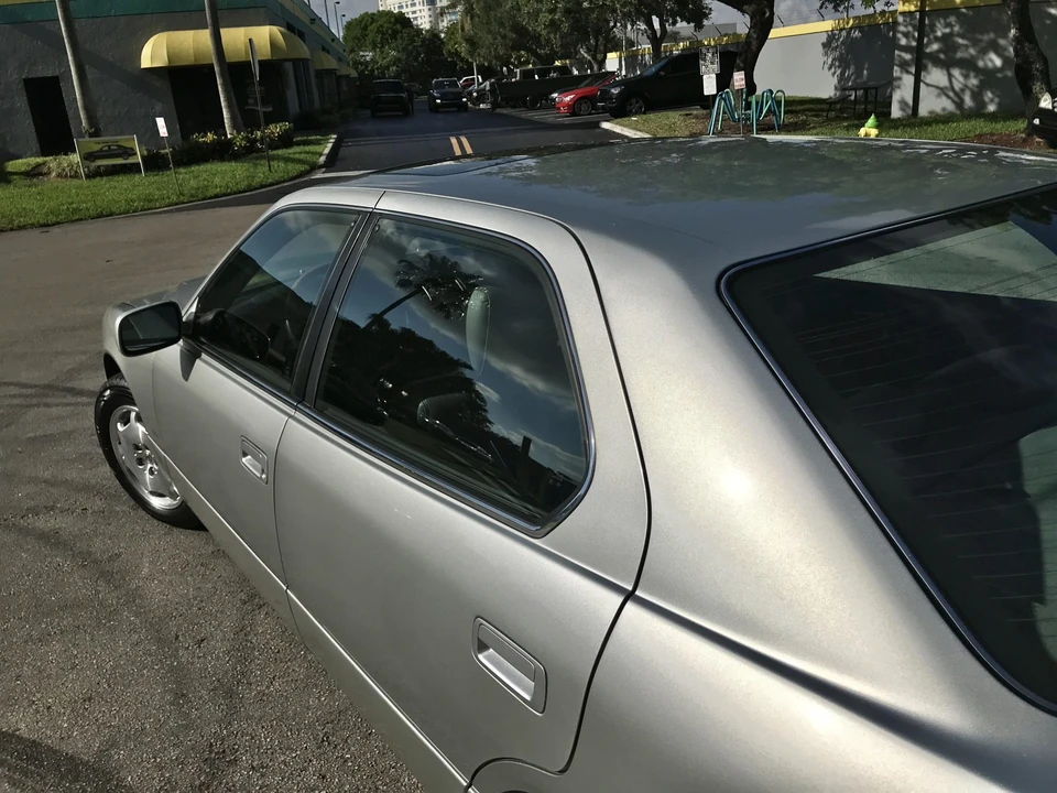 2000 Lexus LS 2nd Gen - Image 22 of 31