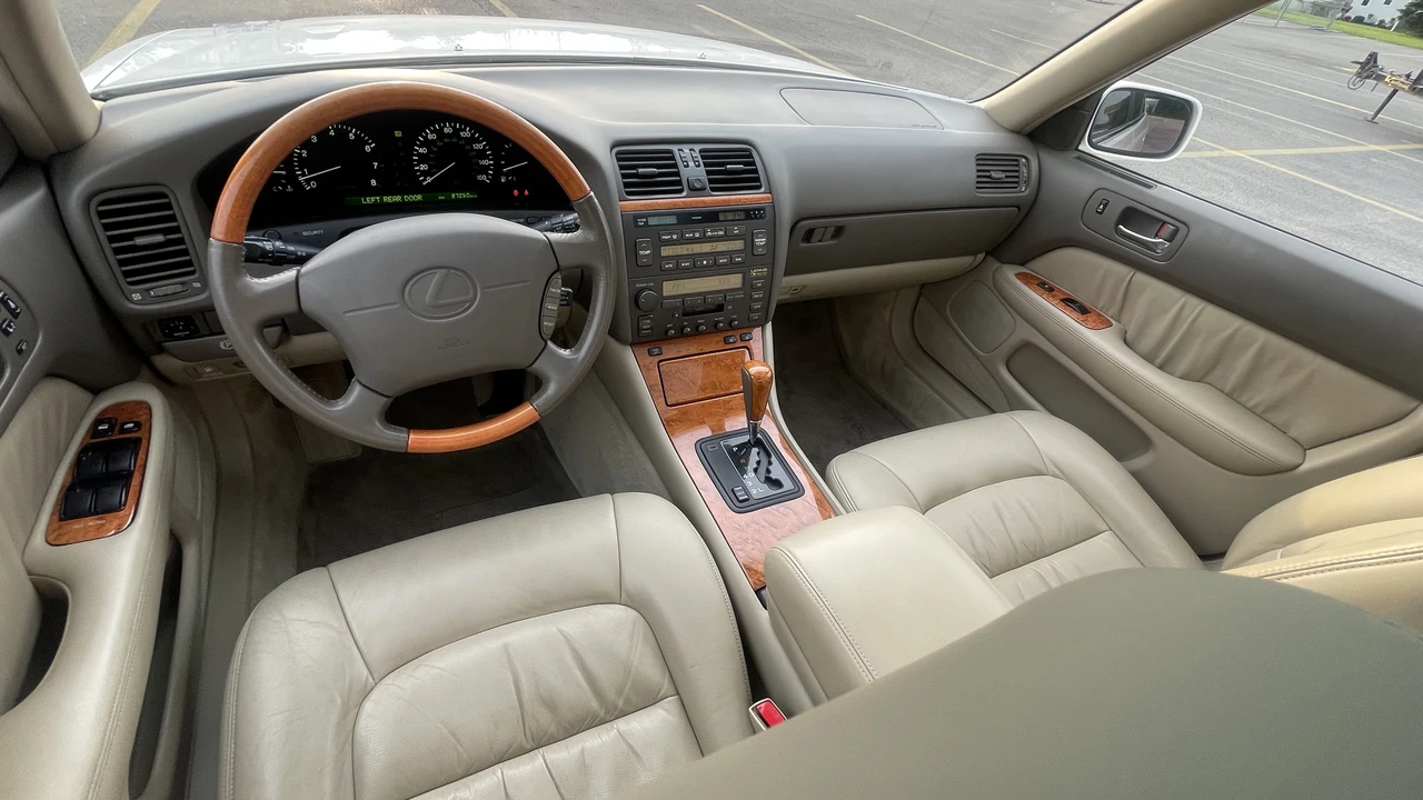 2000 Lexus LS 2nd Gen - Image 30 of 31
