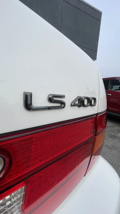 2000 Lexus LS 2nd Gen - Image 19 of 31
