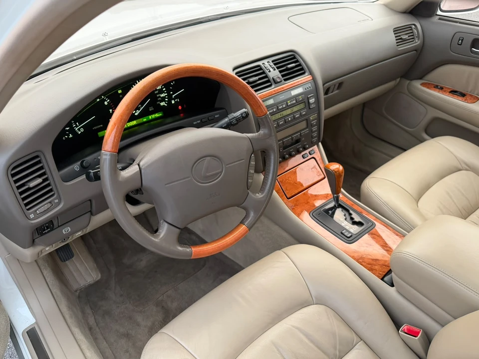 2000 Lexus LS 2nd Gen - Image 29 of 31