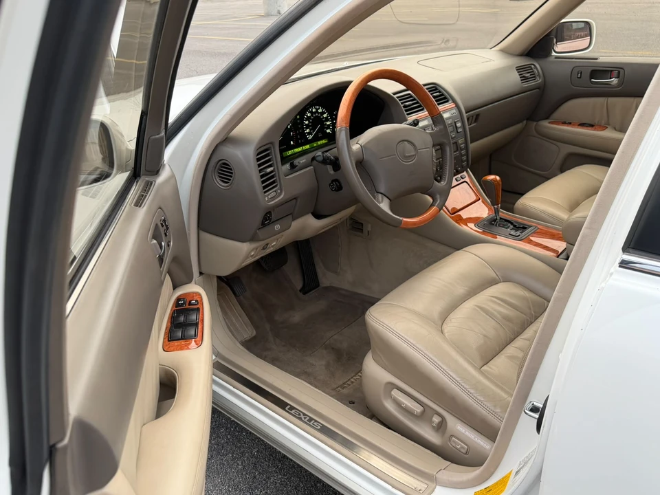 2000 Lexus LS 2nd Gen - Image 28 of 31