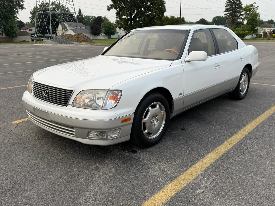 2000 Lexus LS 2nd Gen - Image 2 of 31