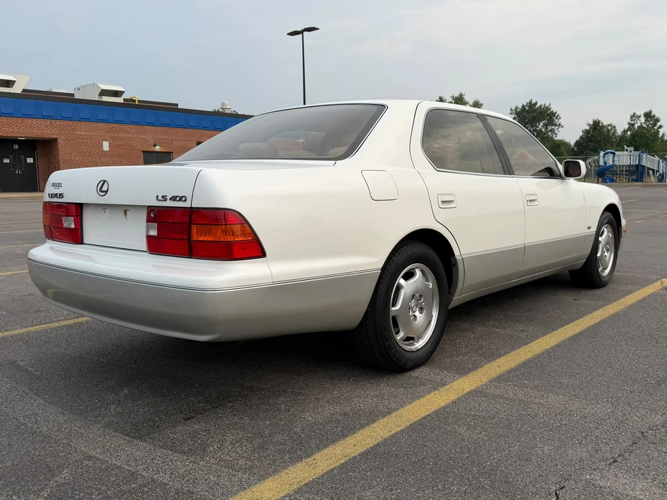 2000 Lexus LS 2nd Gen - Image 5 of 31