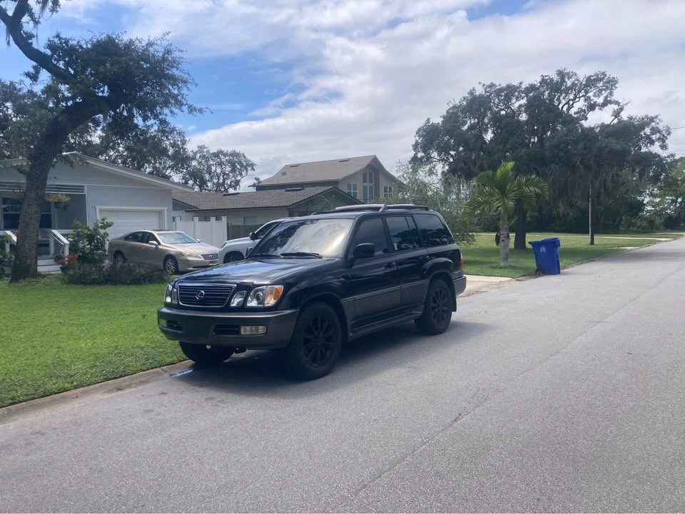 2000 Lexus LX 1st Gen - Image 2 of 8