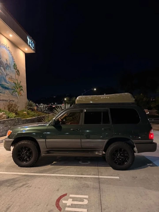 2000 Lexus LX 2nd Gen - Image 5 of 10