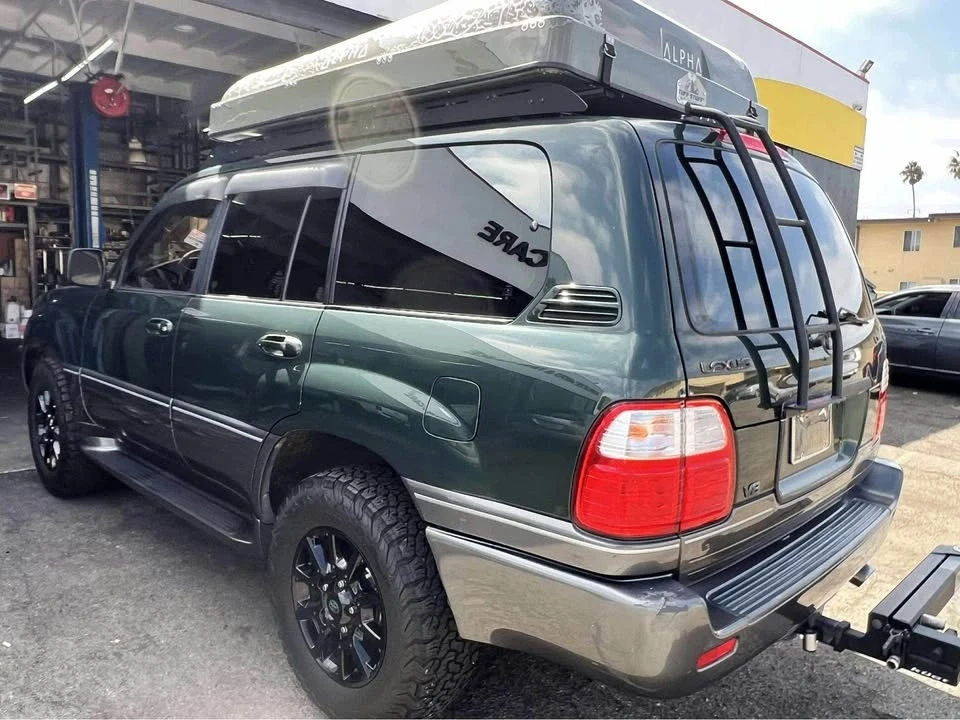 2000 Lexus LX 2nd Gen - Image 3 of 10