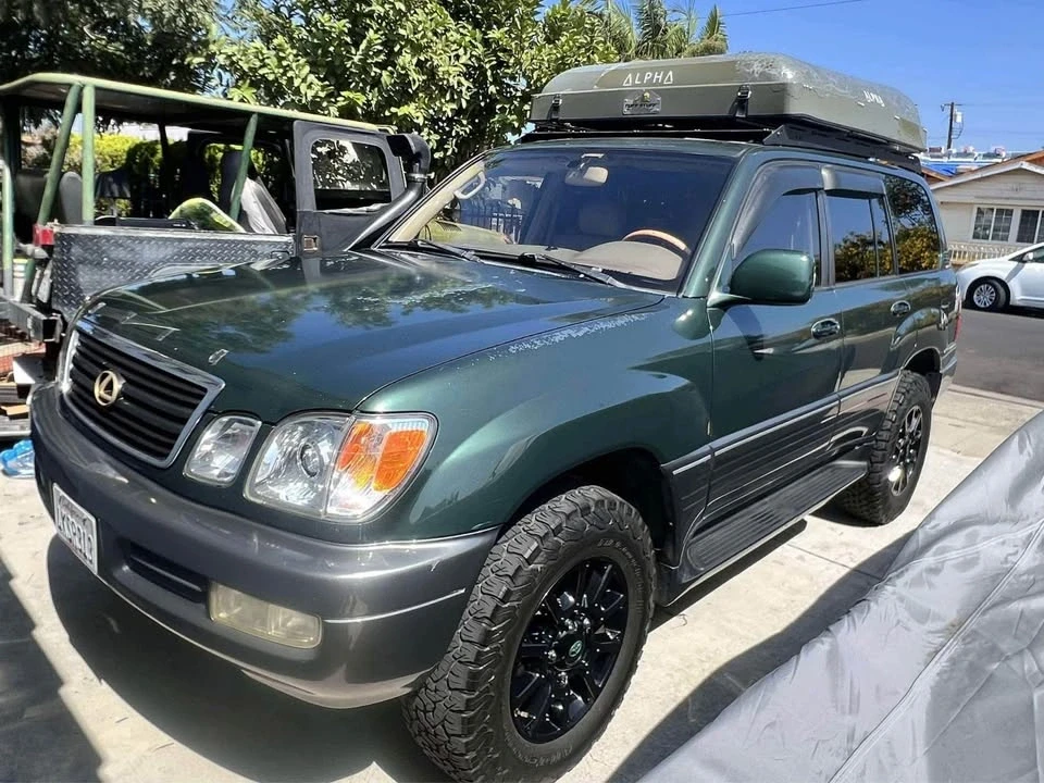 2000 Lexus LX 2nd Gen - Image 2 of 10