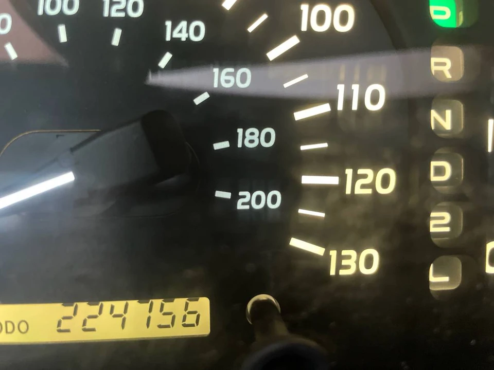 2000 Lexus LX 2nd Gen - Image 10 of 12