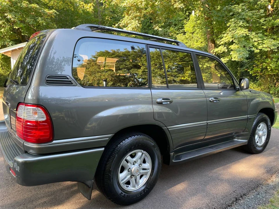 2000 Lexus LX 2nd Gen - Image 3 of 12