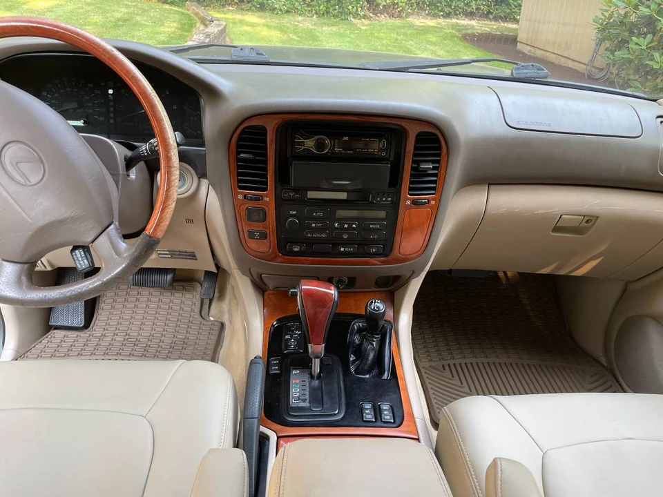 2000 Lexus LX 2nd Gen - Image 8 of 12