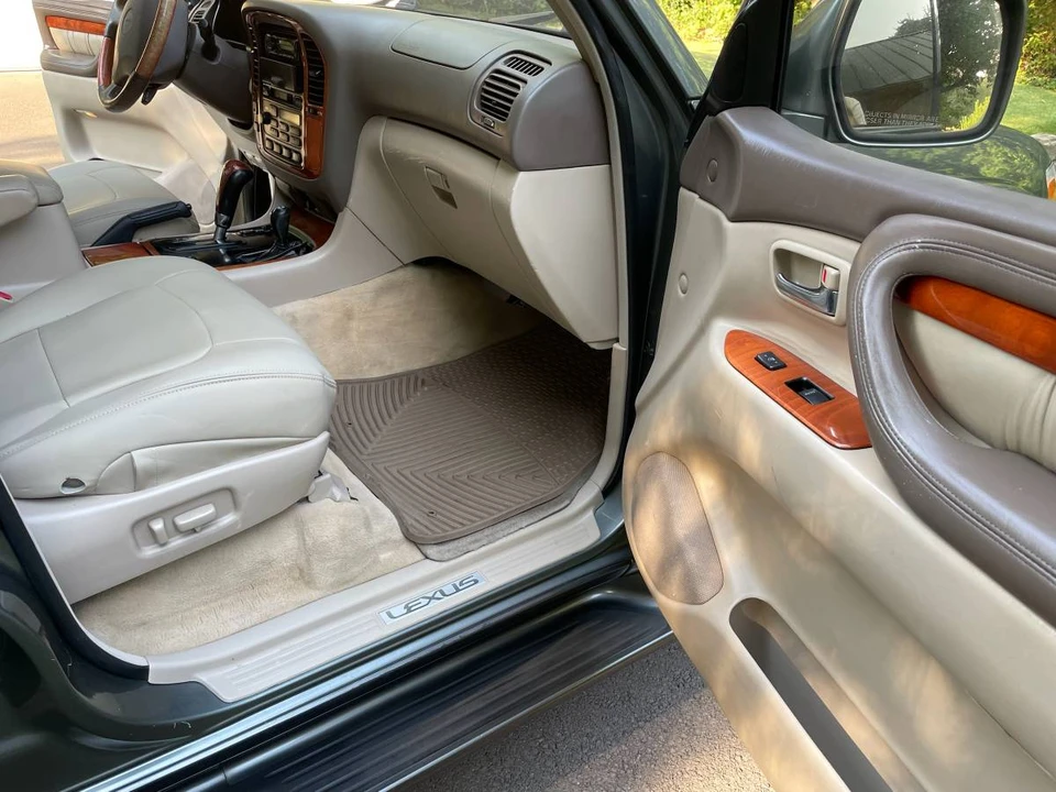 2000 Lexus LX 2nd Gen - Image 5 of 12