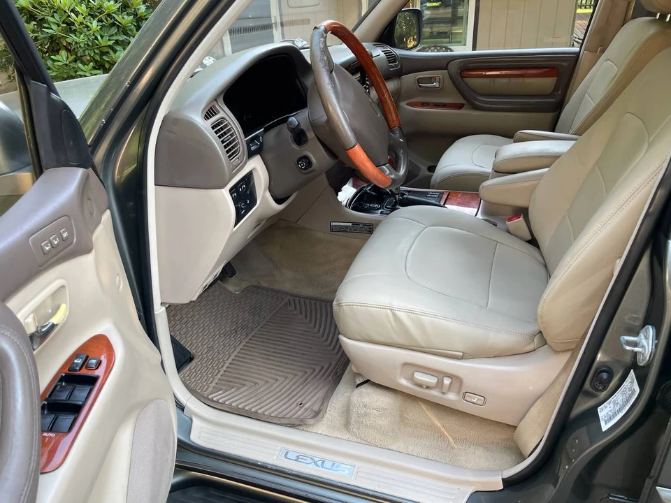 2000 Lexus LX 2nd Gen - Image 9 of 12