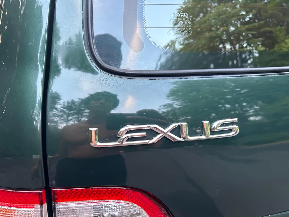 2000 Lexus LX 2nd Gen - Image 27 of 31
