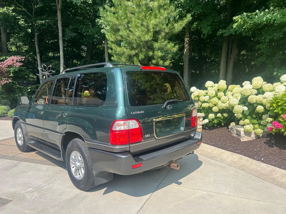 2000 Lexus LX 2nd Gen - Image 12 of 31