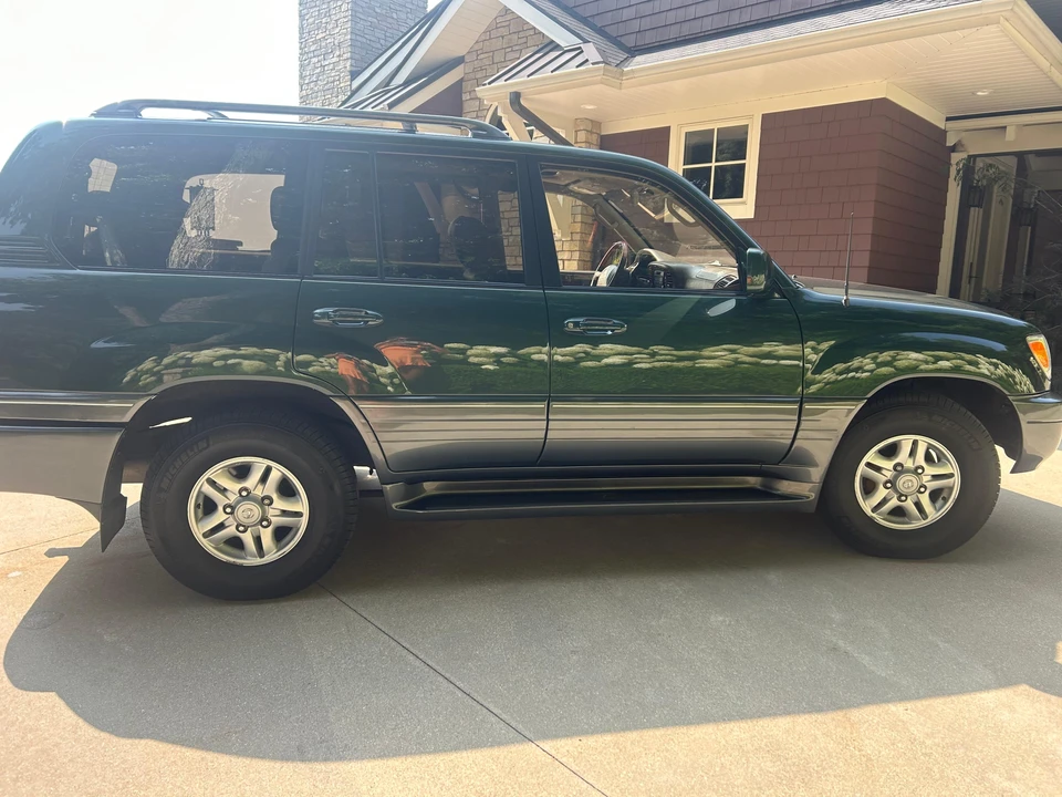 2000 Lexus LX 2nd Gen - Image 15 of 31
