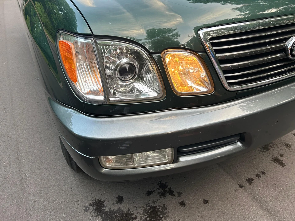 2000 Lexus LX 2nd Gen - Image 17 of 31