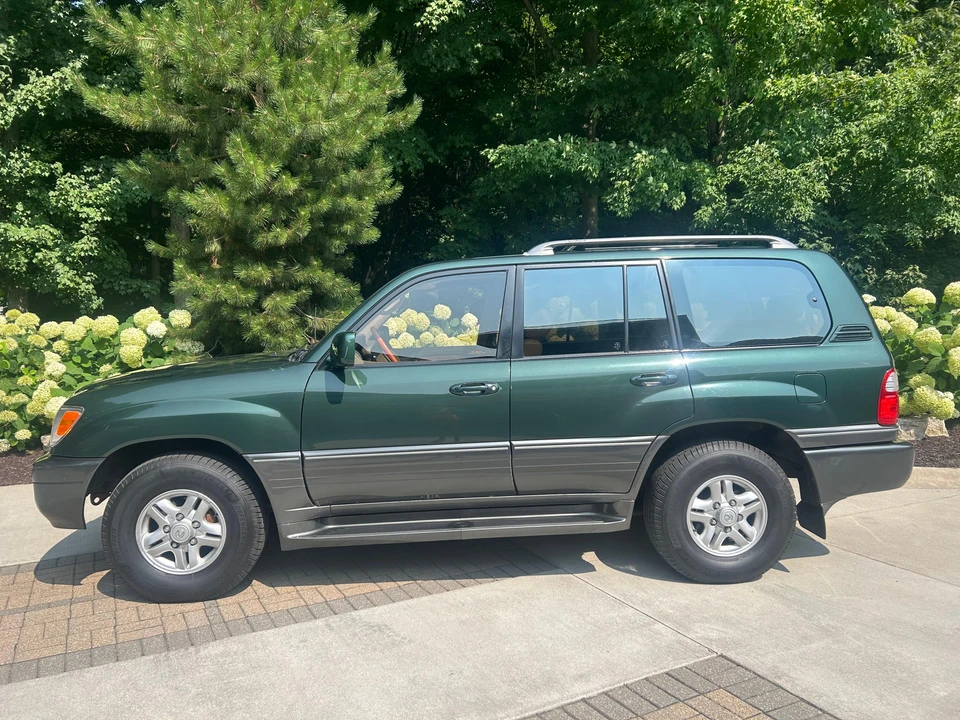 2000 Lexus LX 2nd Gen - Image 8 of 31