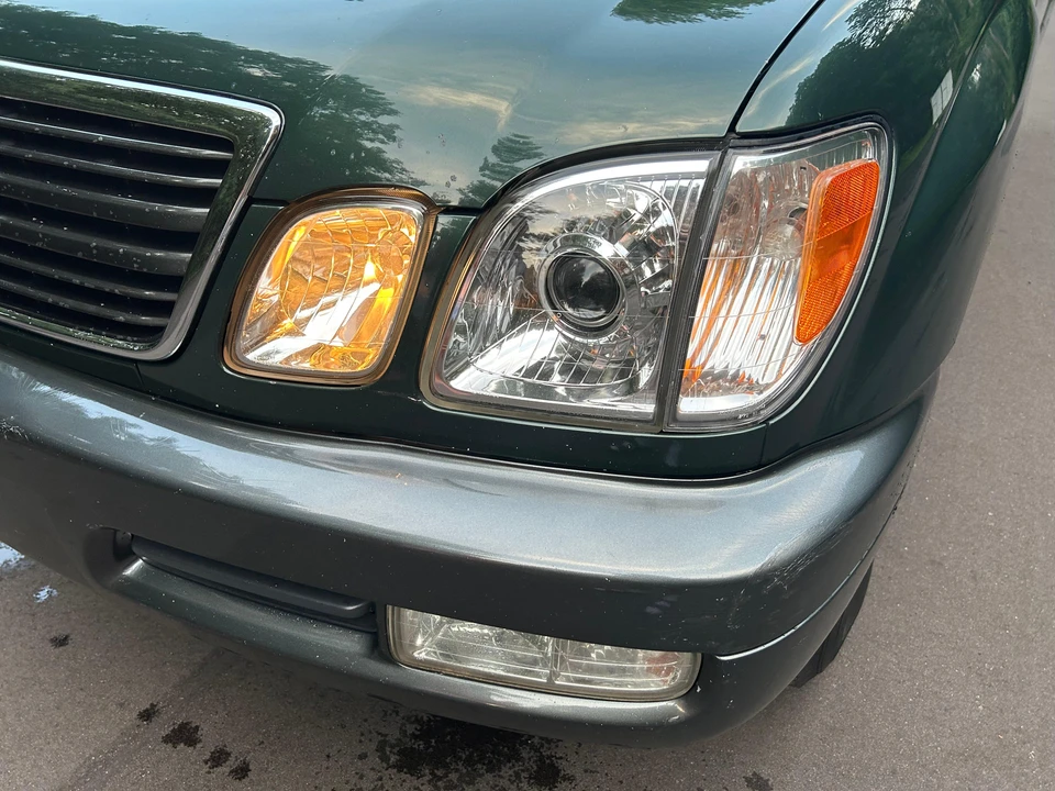 2000 Lexus LX 2nd Gen - Image 24 of 31