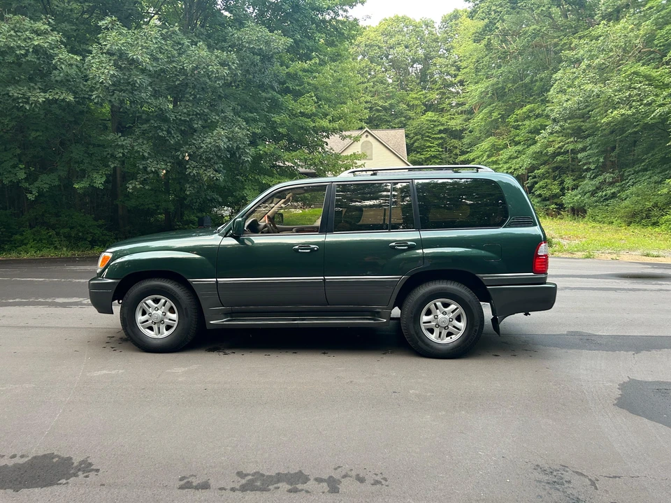 2000 Lexus LX 2nd Gen - Image 9 of 31