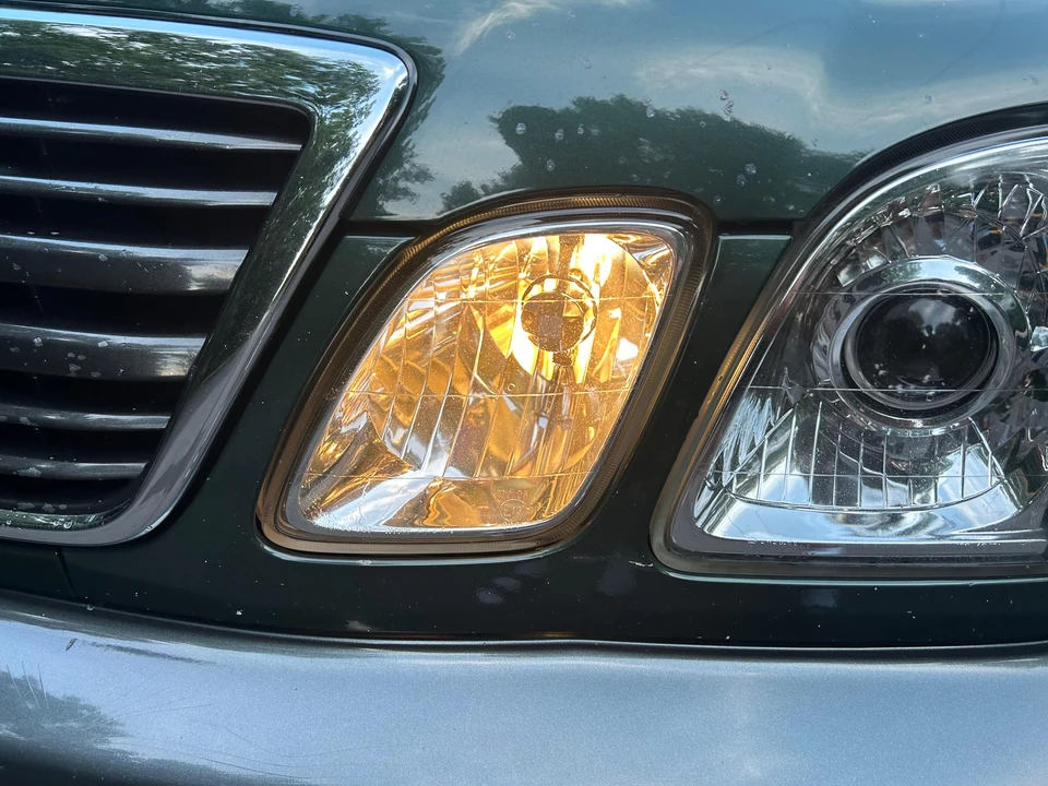 2000 Lexus LX 2nd Gen - Image 21 of 31