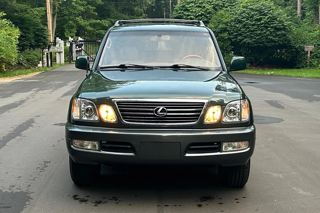 2000 Lexus LX 2nd Gen - Image 2 of 31