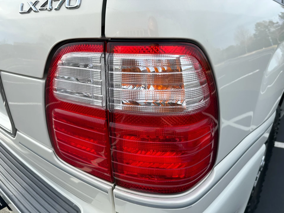 2000 Lexus LX 2nd Gen - Image 14 of 31
