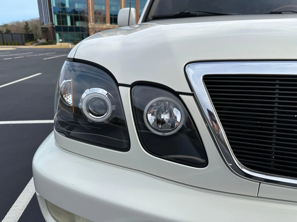 2000 Lexus LX 2nd Gen - Image 9 of 31
