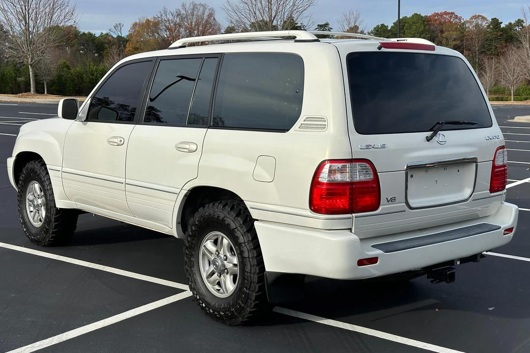 2000 Lexus LX 2nd Gen - Image 4 of 31