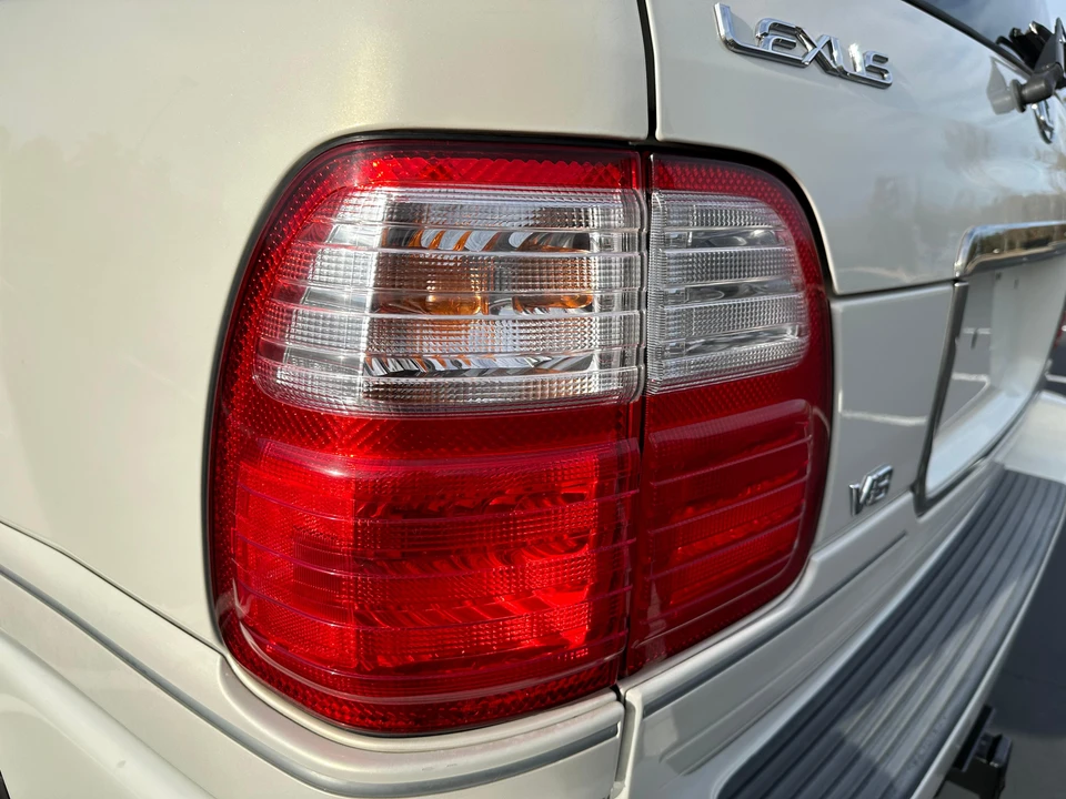 2000 Lexus LX 2nd Gen - Image 12 of 31
