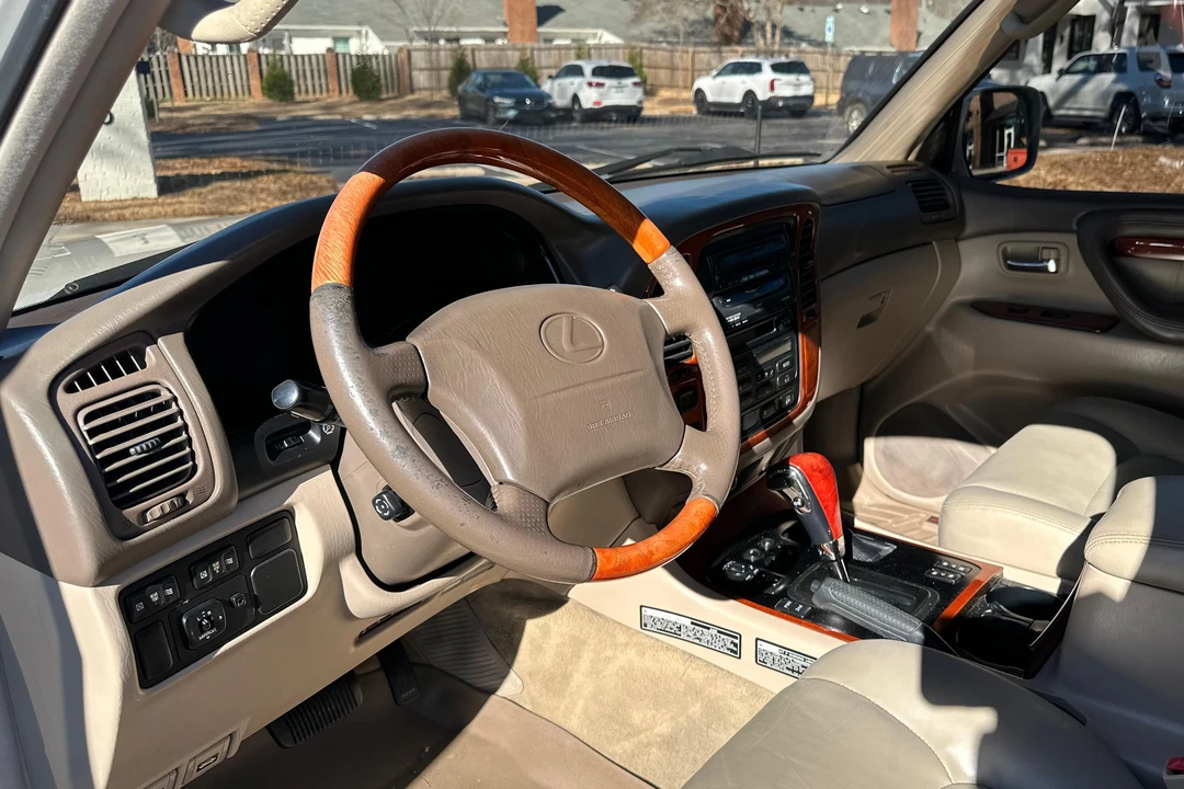2000 Lexus LX 2nd Gen - Image 28 of 31