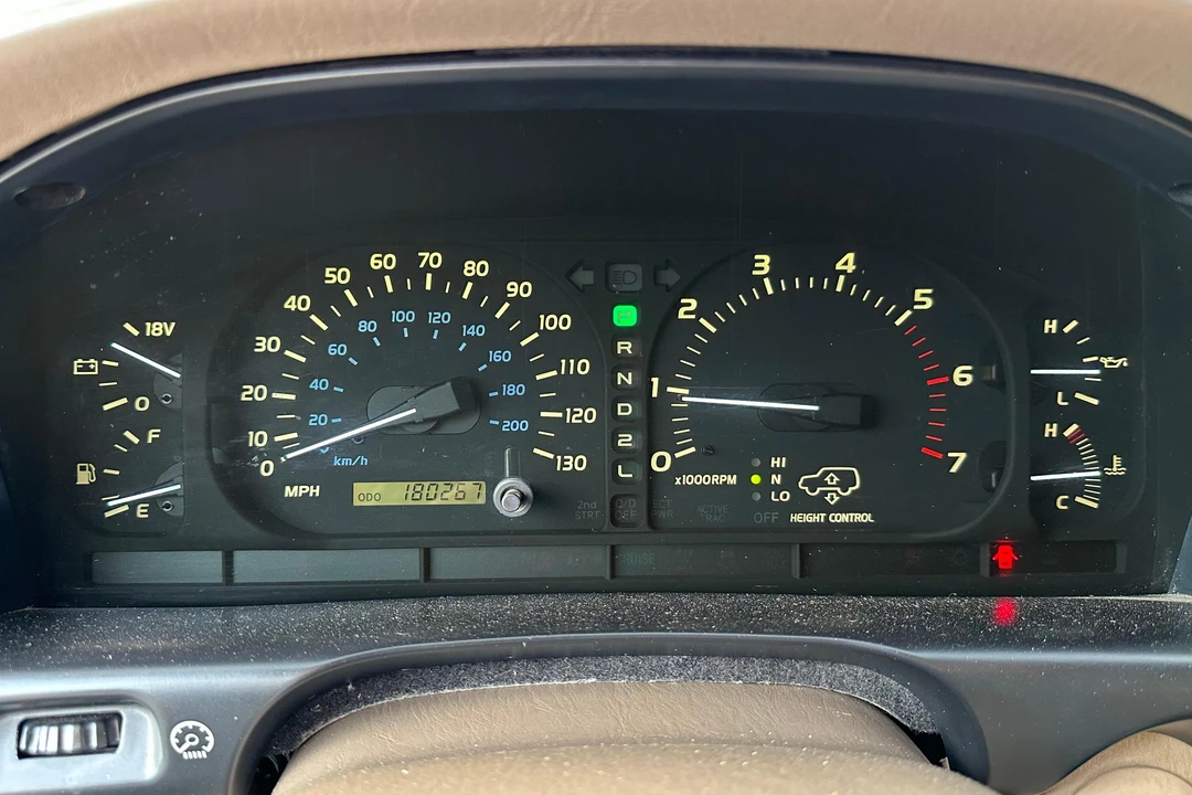 2000 Lexus LX 2nd Gen - Image 31 of 31