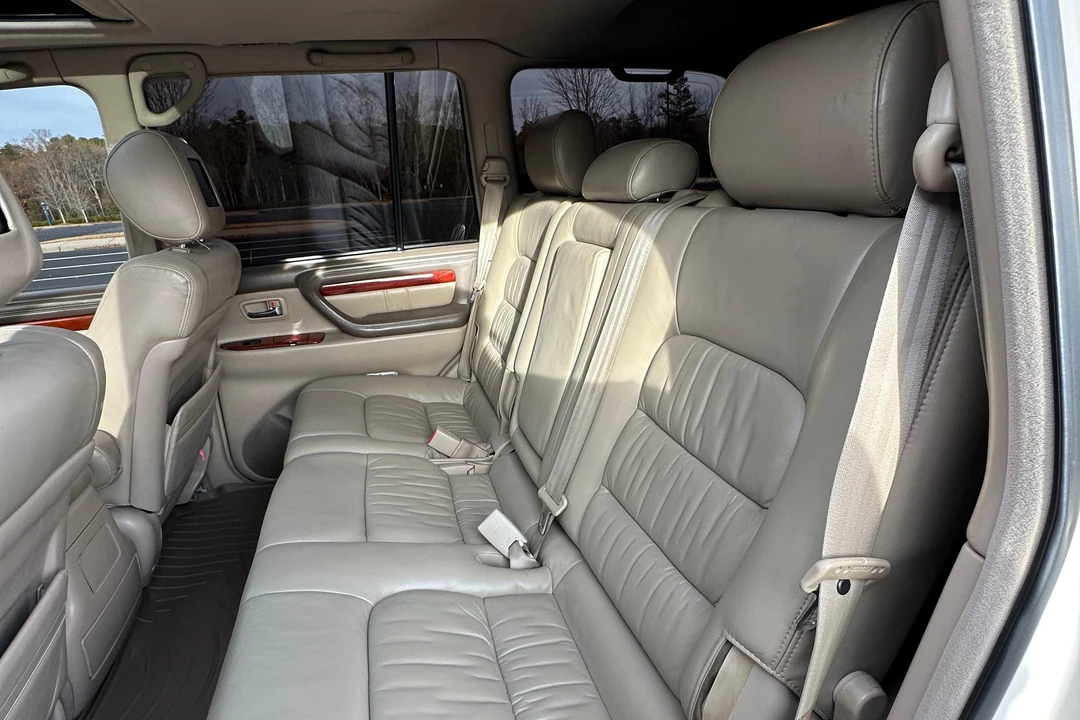 2000 Lexus LX 2nd Gen - Image 30 of 31